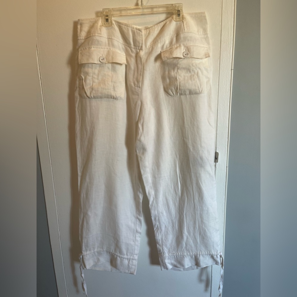 White Linen Unisex Capri Pants With Pockets. Size 8. Rise 10, inseam 24